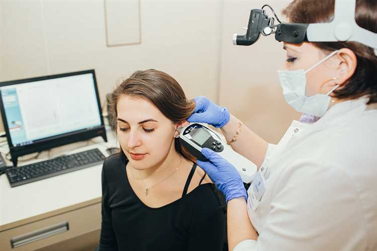 Какие тесты обычно используются при диагностике онемения уха?