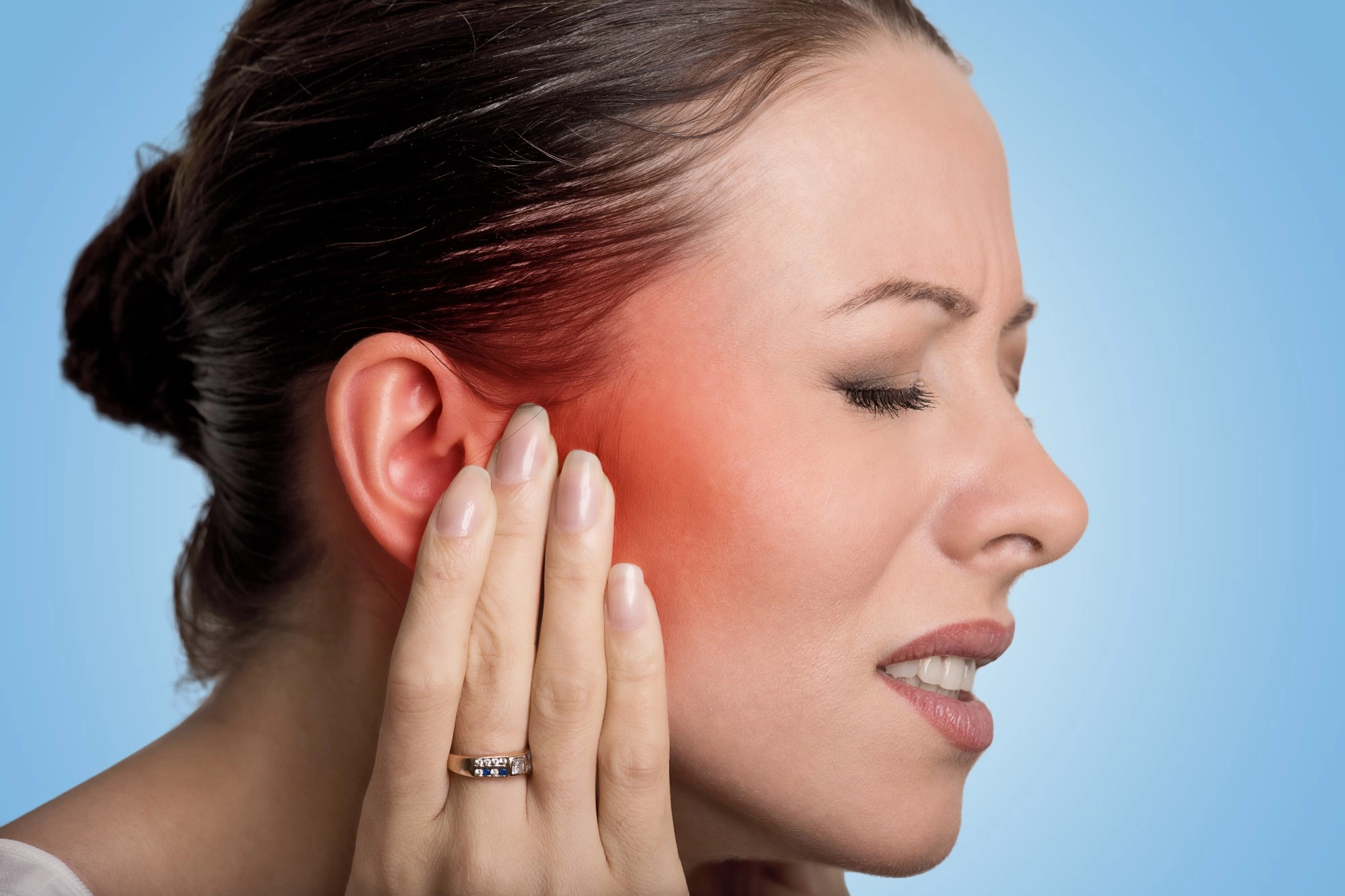 Общие симптомы онемения уха