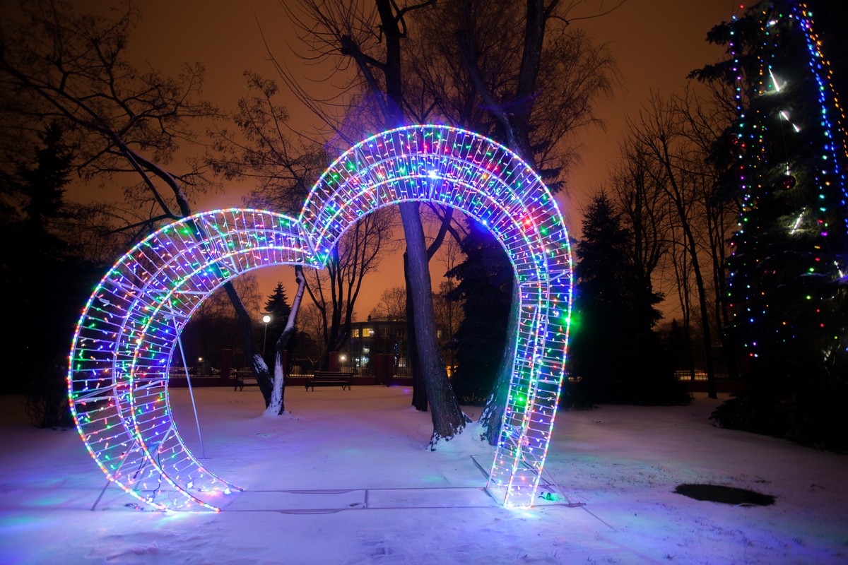 Сердце Зимы, Зажженное Светом: Путешествие в Мир Новогодних LED-Иллюминаций