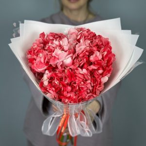 Букеты из гортензии: особенности, символика и выбор